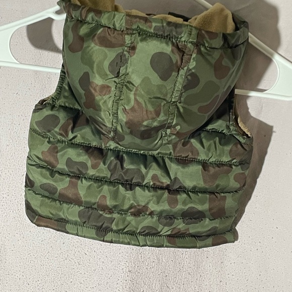 Old Navy Green Camouflage Baby Vest - Picture 3 of 3